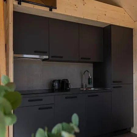 Luxe Tinyhouse Salie Op Klein Vakantiepark Meerssen